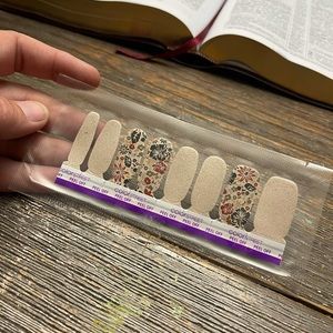 Petal Pusher Retired Color Street